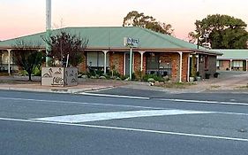 Lake Albert Motel